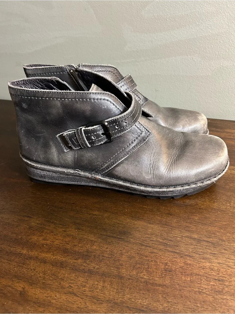 Naot Women's Gray Leather Ankle Boots
